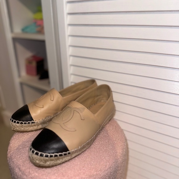 Classic chanel espadrilles - Picture 1 of 5